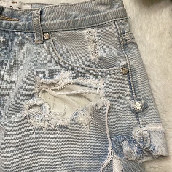 One Teaspoon Bandits Lo Waist Relaxed Shorts - Picture 5 of 10